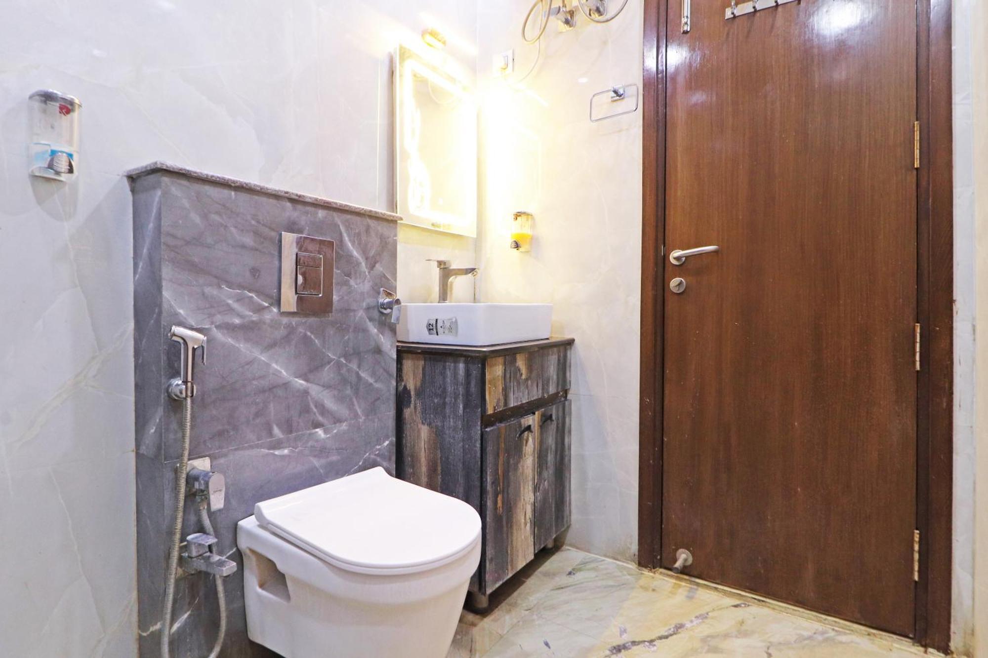 Hotel Samrat Residency 10 Mints Walking Distance Nizamuddin Railway Station New Delhi Exterior photo