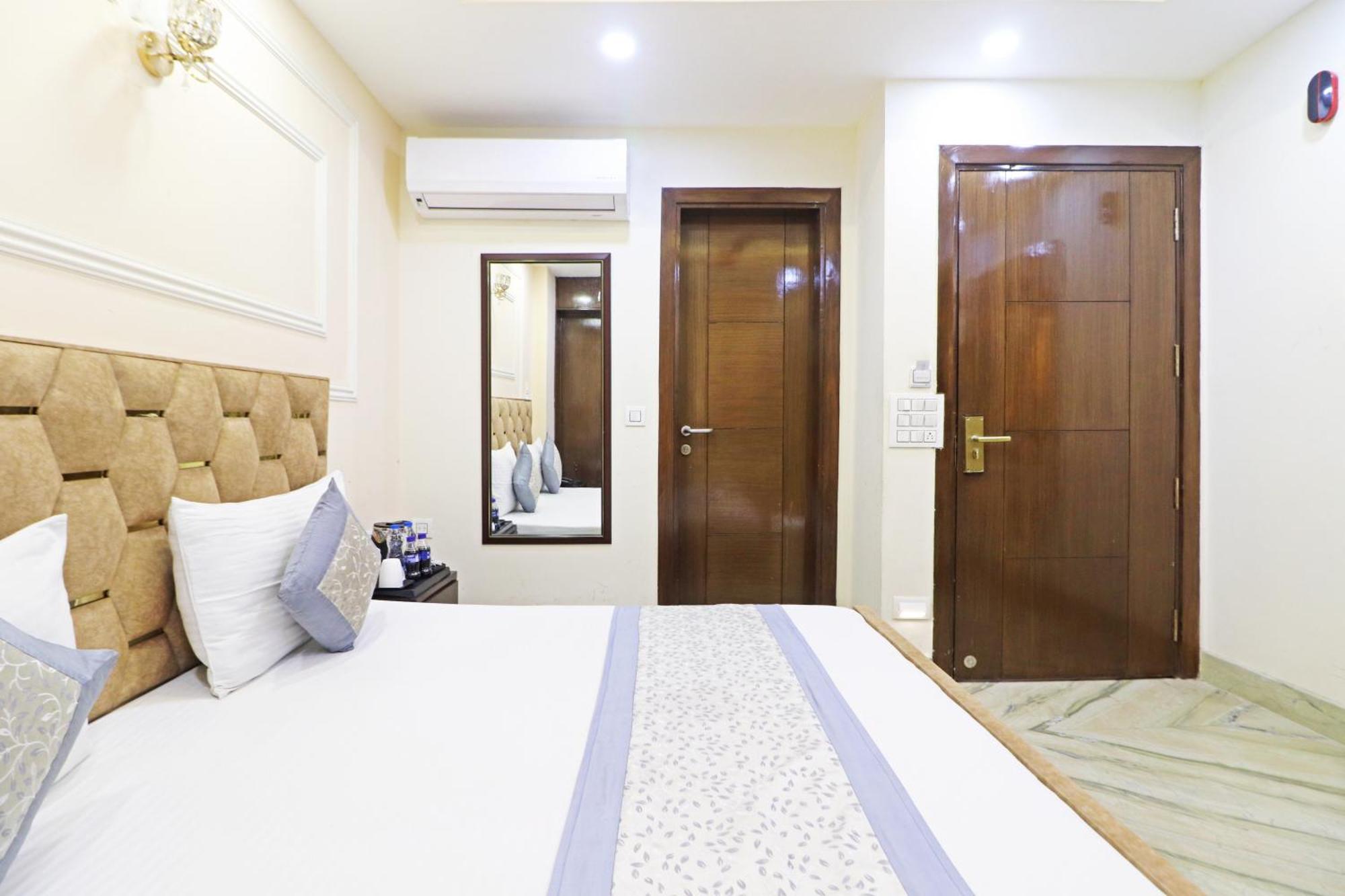 Hotel Samrat Residency 10 Mints Walking Distance Nizamuddin Railway Station New Delhi Exterior photo