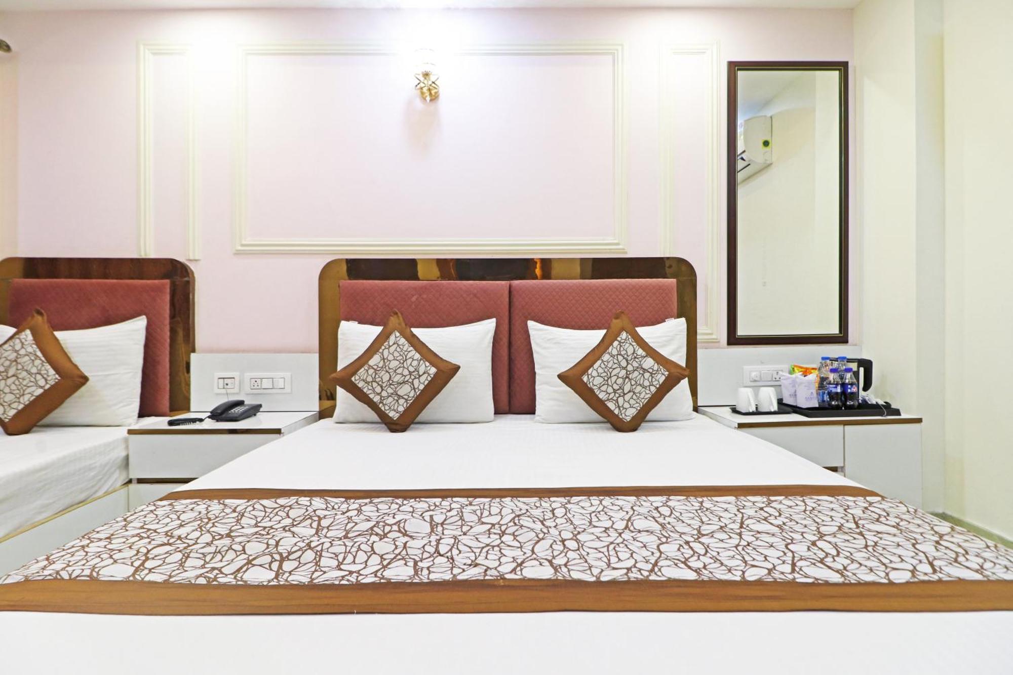 Hotel Samrat Residency 10 Mints Walking Distance Nizamuddin Railway Station New Delhi Exterior photo